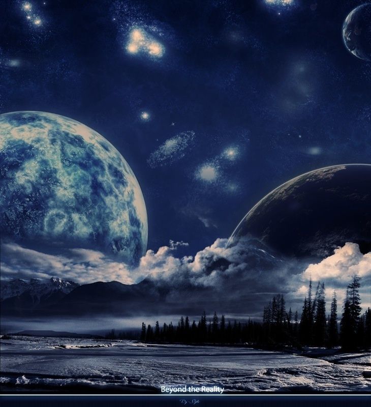 Winterlandschaft unter einem Nachthimmel mit zwei großen Planeten, Schriftzug „Beyond the Reality“
