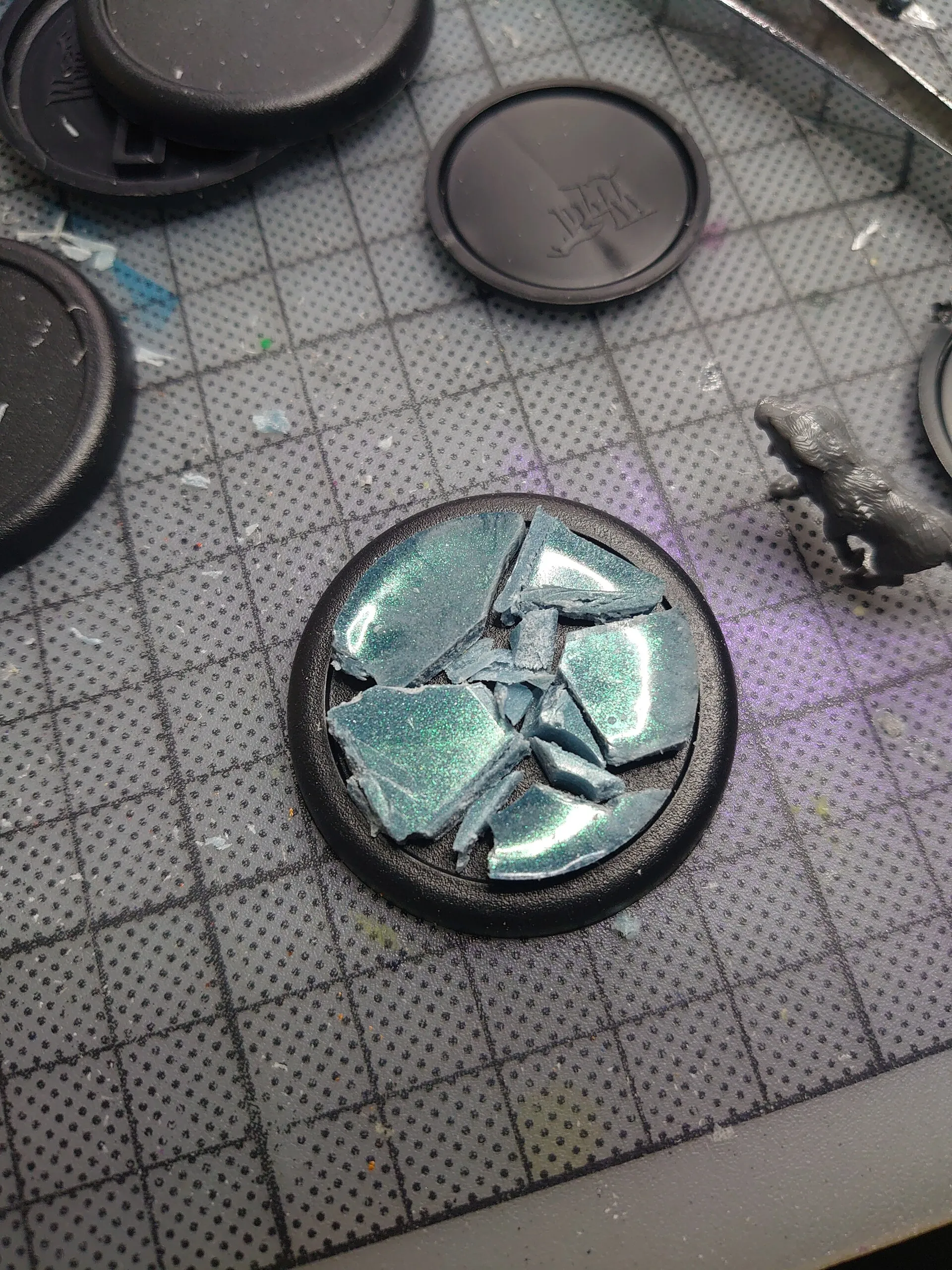 Runde Base mit Eisschollen aus türkisem Resin